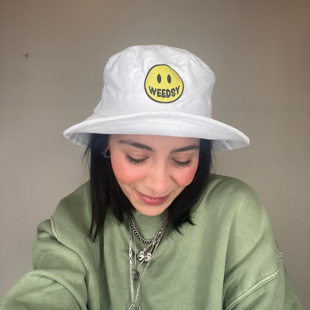 Weedsy white bucket hat